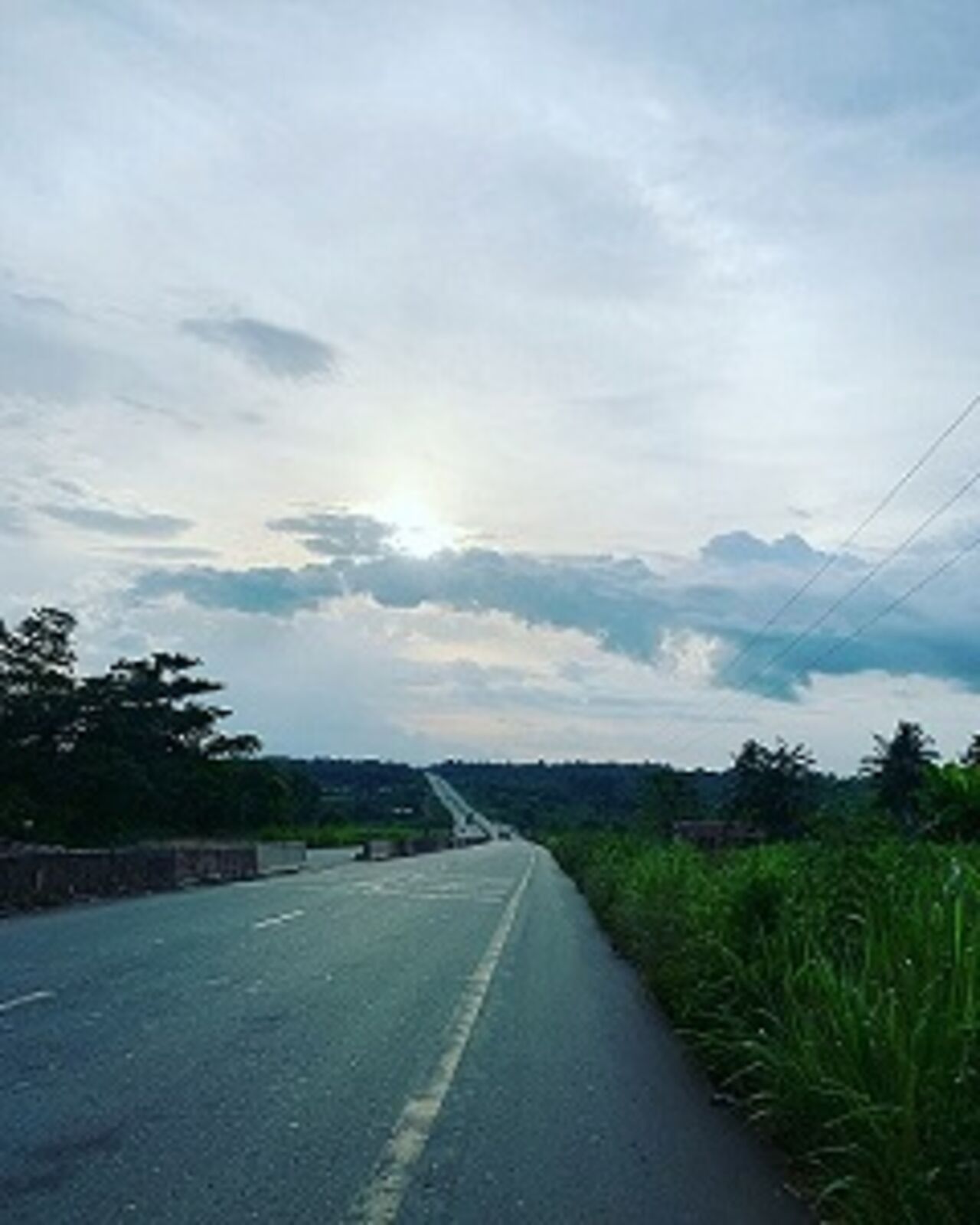Route de Zè en allant vers Allada, Benin