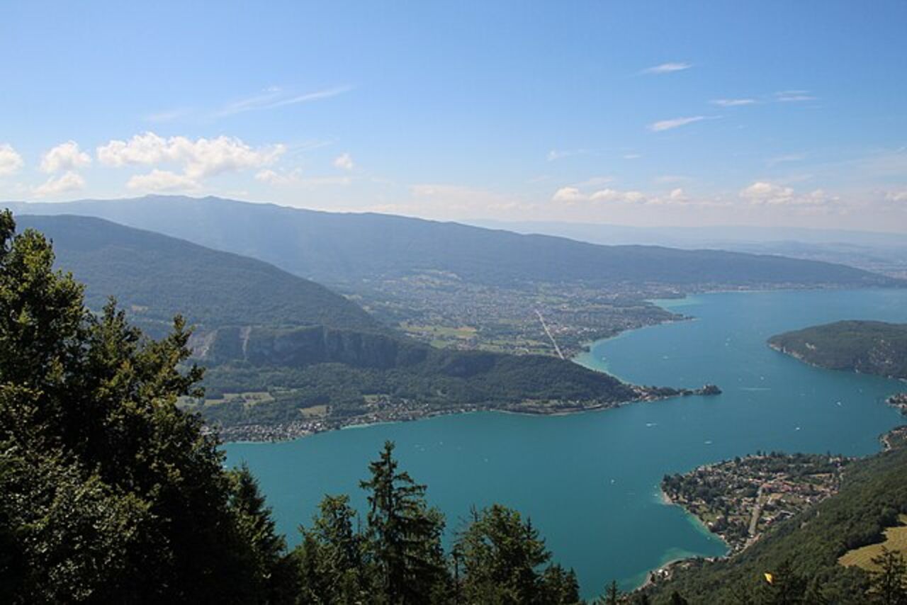Le lac d'Annecy depuis le col de la Forclaz, sur les hauteurs de Talloires-Montmin 